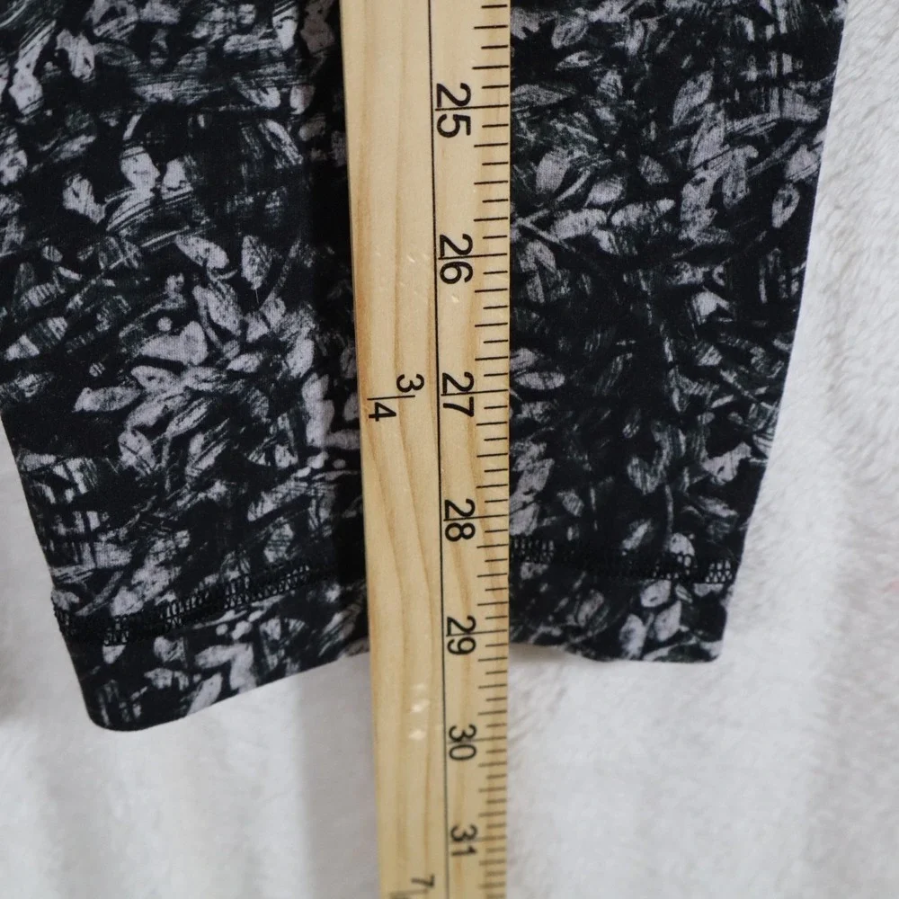 Lululemon Mid Rise Size 6 Cropped Athletic Leggings Abstract Print Workout Yoga - Picture 6 of 6